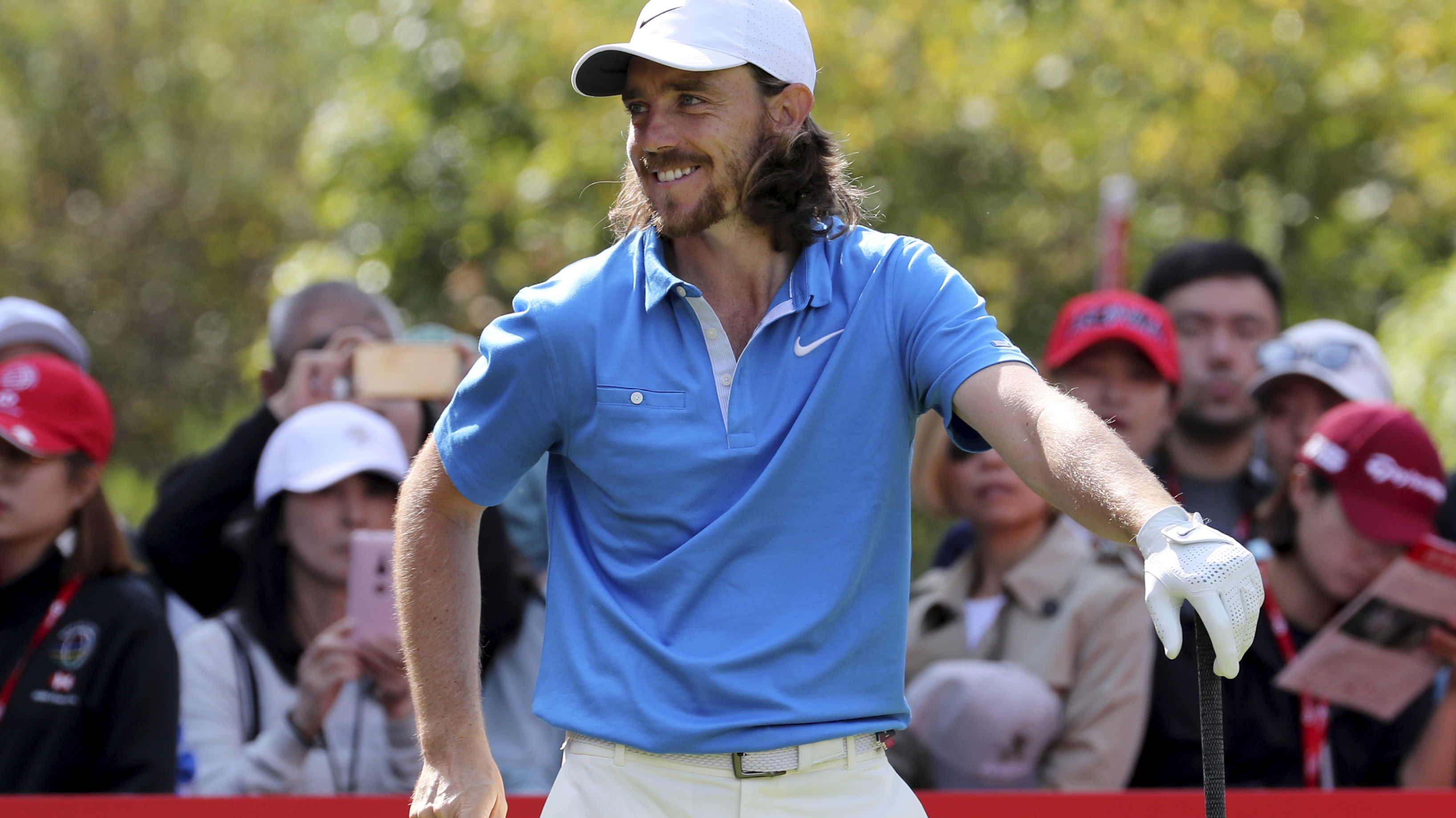 Tommy Fleetwood holes out at the first in Dubai